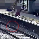 Kisgyerek zuhant a sínekre másodpercekkel a vonat érkezése előtt egy angliai állomáson