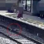 Kisgyerek zuhant a sínekre másodpercekkel a vonat érkezése előtt egy angliai állomáson 7
