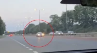 Egy „őrült” Audi sofőr forgalommal szemben kezdett el száguldozni az egyik angliai autópályán 2