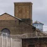 Figyelem! Véletlenül szabadon engedtek egy rabot az egyik londoni börtönből – a rendőrség nagy erőkkel keresi