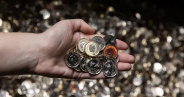 Itt van az új £1-os érme