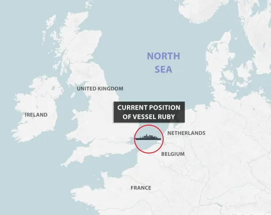 Egy Oroszországból jövő hajó, hatalmas mennyiségű robbanásveszélyes anyaggal a fedélzetén van a brit partoknál 4