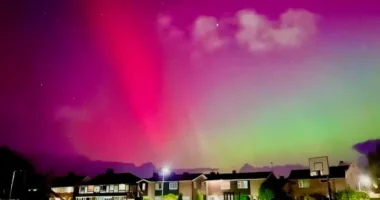 Gyönyörű képek a sarki fényről ami az éjjel volt látható Nagy-Britannia több pontján is - itt mindenki, aki lemaradt, megnézheti