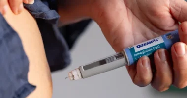 Elkezdhetik adni az új fogyókúrás injekciót a munkanélkülieknek Nagy-Britanniában, mert ettől majd "sokan vissza tudnak menni dolgozni"