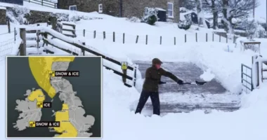 Ezrek áram nélkül, árvíz, iskolák százai zárva, a reptereken és a vasutakon pedig jelentős késések szerte Nagy-Britanniában