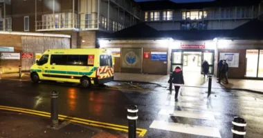 Elszabadultak az indulatok: Dühében megszúrta az egyik ápolót egy beteg az egyik angliai kórházban, mert "olyan sokáig nem látták el a sürgősségin"