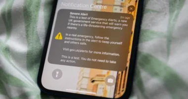 Az összes Nagy-Britanniában élő ember telefonja szirénázni fog és egy extrém vészhelyzetre vonatkozó üzenetet fog kapni mindenki