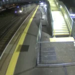 137 km/órás sebességnél siklott ki egy londoni személyvonat Surrey területén