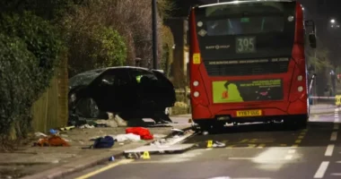Súlyos buszbaleset Londonban - 1 személy életét vesztette és többen megsérültek
