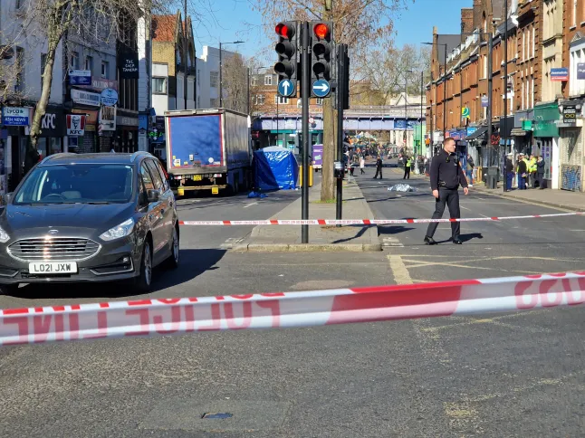 Nőt gázolt halálra egy Tesco teherautó Londonban Nőt gázolt halálra egy Tesco teherautó Londonban