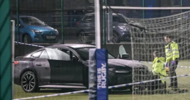 Kocsival hajtottak be egy rögbipályára Angliában - 1 kisgyerek életét vesztette egy másik pedig kórházban