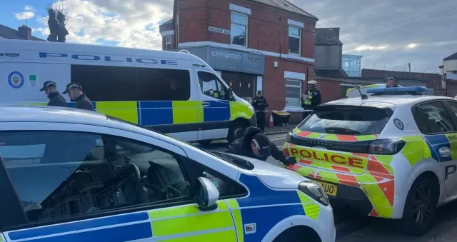 Fényes nappal a nyílt utcán találtak rá két áldozatra, akiket késsel támadtak meg Angliában, Coventryben