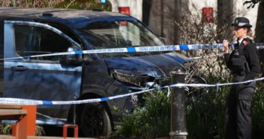 Súlyos incidens, diákok közé hajtottak egy furgonnal London belvárosában - 1 halott, többen megsérültek