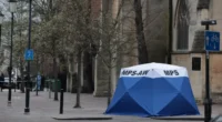 Újszülött holttestére bukkantak egy utcán hagyott táskában Londonban 2