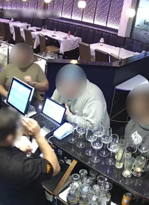 A pofátlanság csúcsa: még elvitelre is kért ételt egy család Angliában, majd fizetés nélkül meglógtak a helyről