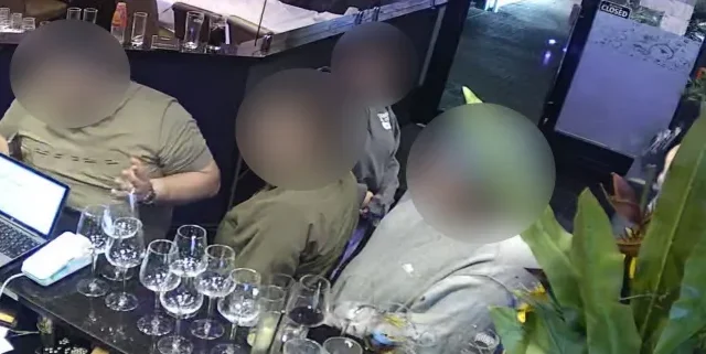 A pofátlanság csúcsa: még elvitelre is kért ételt egy család Angliában, majd fizetés nélkül meglógtak a helyről