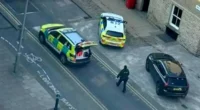 16 éves fiú halt meg késelés következtében Huddersfield - fényes nappal a városközpontban támadták meg