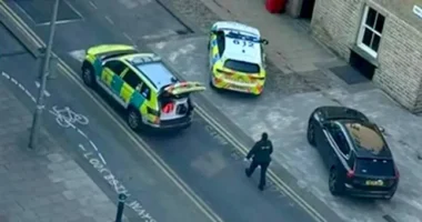 16 éves fiú halt meg késelés következtében Huddersfield - fényes nappal a városközpontban támadták meg