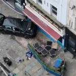 Étteremnek hajtott egy autó Londonban – többen megsérültek