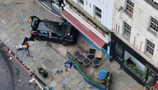 Étteremnek hajtott egy autó Londonban – többen megsérültek