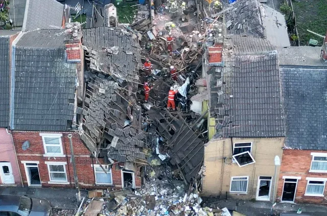 Darabokra robbant egy lakóház Nottinghamshire-ben – továbbra is keresik az ott élőket