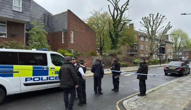 „Vérfagyasztó sikolyokat hallottam” – újabb végzetes késelés Londonban