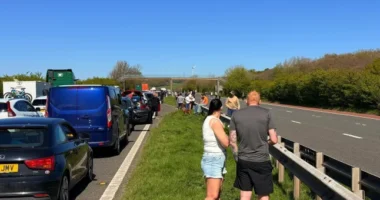 Súlyos baleset az M6-os autópályán Angliában: egy 14 éves fiú meghalt, édesapja súlyosan megsérült