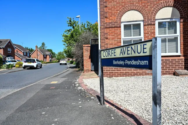 Milliónyi méh lepett el egy utcát Angliában - olyan, mint egy horrorfilm jelenet