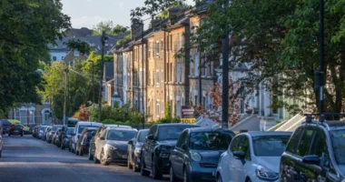 Tragédia Londonban: Meghalt egy kétéves kisfiú, miután kizuhant egy emeletei ablakból