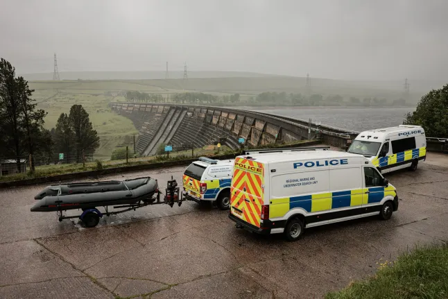 Öngyilkos lett egy 13 éves lány az apukájával való séta közben Angliában Öngyilkos lett egy 13 éves lány az apukájával való séta közben Angliában