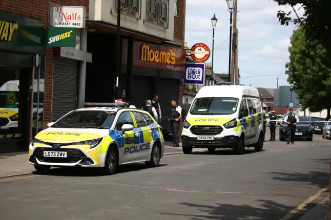 Fiatal nőt késeltek halálra a nyílt utcán Londonban, Croydon egyik forgalmas sétálóutcáján