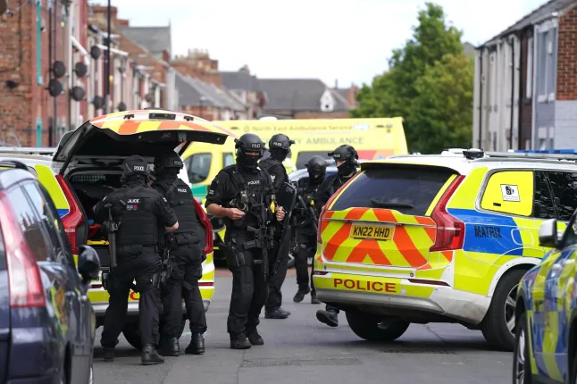 Súlyos kutyatámadás Angliában - három elszabadult német juhász rontott rá az utcán sétálókra, köztük egy anyára, aki gyermekét próbálta védeni