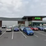 Holtan találtak egy férfit Angliában egy autóban a leicesteri Asda parkolójában