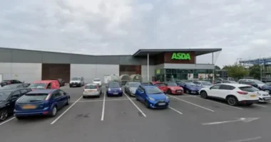 Holtan találtak egy férfit Angliában egy autóban a leicesteri Asda parkolójában