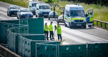 Súlyos autóbaleset Angliában az M4-en: egy nő meghalt 9 sérült, a baleset okozója elhajtott