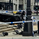 London egyik legforgalmasabb csomópontját lezárták – autó csapódott Piccadilly Circus szökőkútjába