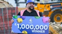 Kaparós sorsjegyen nyert 1 millió fontot egy angliai építőmunkás - úgy szétbulizta magát, hogy az életéért küzd Kaparós sorsjegyen nyert 1 millió fontot egy angliai építőmunkás - úgy szétbulizta magát, hogy az életéért küzd