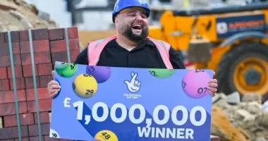 Kaparós sorsjegyen nyert 1 millió fontot egy angliai építőmunkás - úgy szétbulizta magát, hogy az életéért küzd