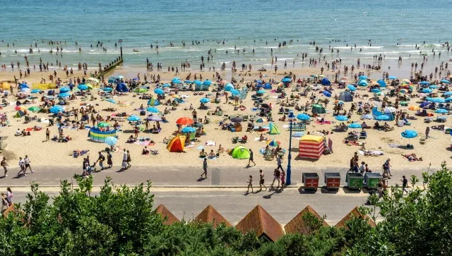 Tinédzser lányt erőszakoltak meg egy nyilvános vécében a Bournemouth-i strandon – egy 31 éves férfit letartóztattak