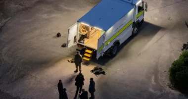 A rendőrök lőttek le egy férfit Angliában - terrorelhárító egységet és a tűzszerészeket is kihívták a helyszínre