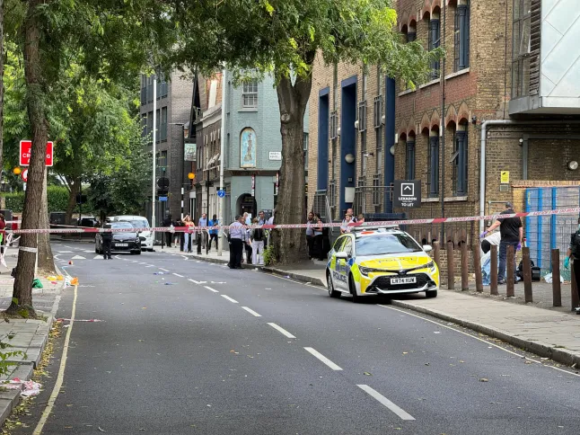 4 embert késeltek meg London belvárosában fényes nappal - 2 férfi életét vesztette