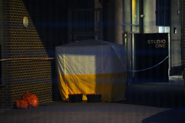 4 embert késeltek meg London belvárosában fényes nappal - 2 férfi életét vesztette