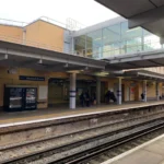 Megerőszakoltak egy 17 éves lányt egy londoni vonat mosdójában