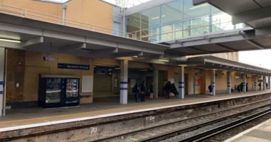 Megerőszakoltak egy 17 éves lányt egy londoni vonat mosdójában