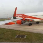 Egymásnak ment két easyjet repülőjárat a kifutópályán Angliában