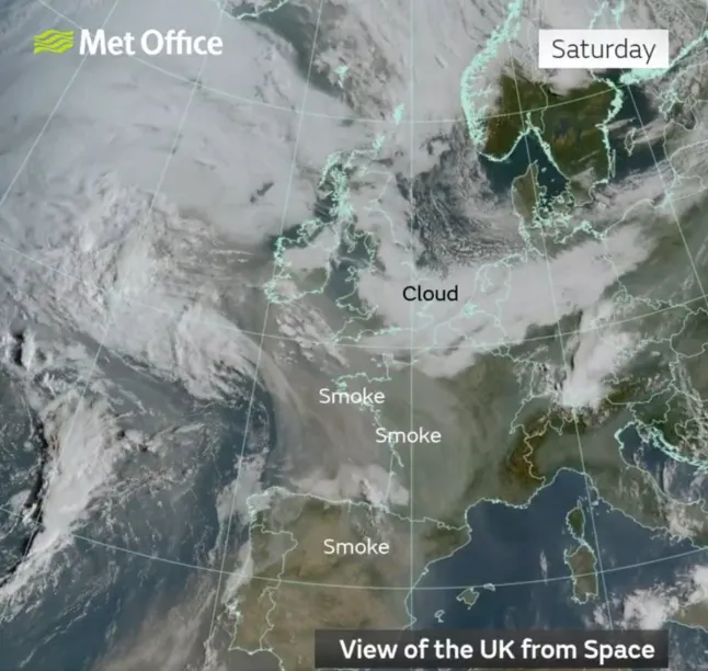 Olyan óriási bozóttüzek vannak Európa több országában, hogy Nagy-Britannia egét is beborítja a füst