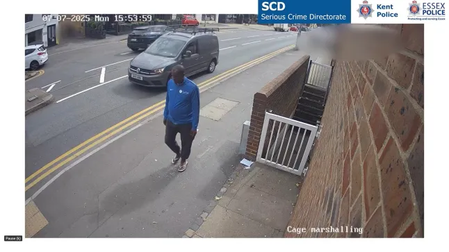 Hatalmas botrány: Tévedésből szabadon engedték a szexuális bűncselekményért elítélt migránst, aki miatt Angliában a tüntetések voltak