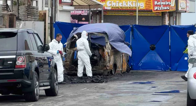 Holttestet találtak egy kiégett autóban egy vidámpark mellett Nagy-Britanniában, Porthcawl-ban
