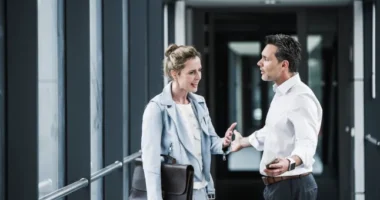 Közel £30,000-ot kapott egy nő Angliában - p*csfejnek nevezte főnökét, majd beperelte, miután emiatt kirúgták