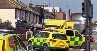 Az út szélén hagyva találtak egy nőt életveszélyes sérülésekkel Kelet-Londonban